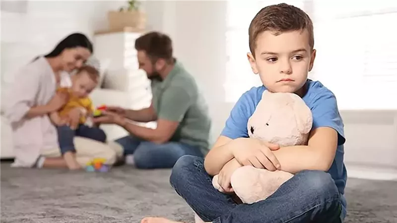 حكم تصرف الأم في مالها وإعطاء التوكيل لأحد الأبناء شرعا