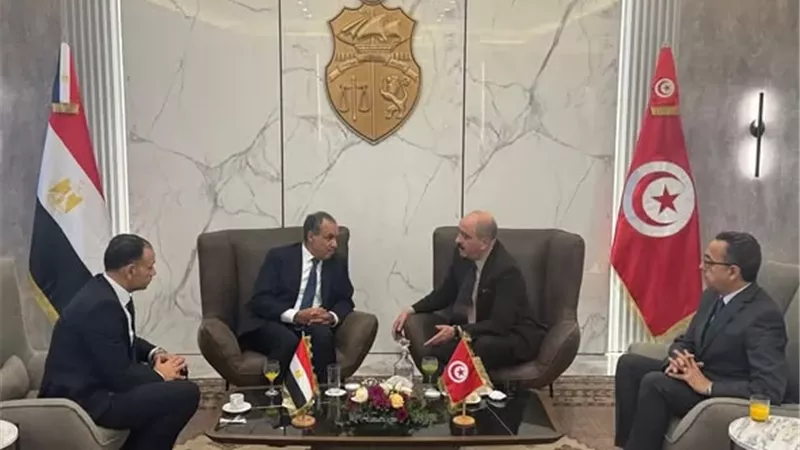 وزير الخارجية يصل مطار قرطاج الدولي بتونس