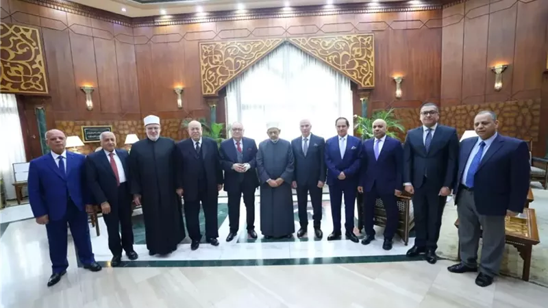 رئيس مجلس الدولة يزور شيخ الأزهر لتهنئته بقرب حلول شهر رمضان وتعزيز أواصر التعاون البناء