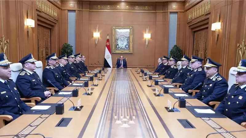 فيديو .. الرئيس السيسي يجتمع بالمجلس الاعلى للشرطة خلال احتفال عيد الشرطة