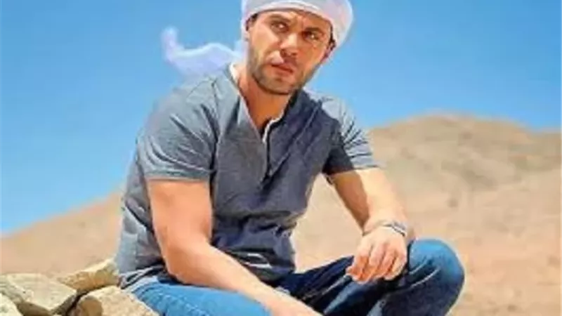 اهل غزة تهدى محمد امام رسمة خاصه على أرضها دعما له ومسلسله الجديد