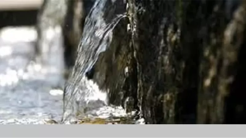 أحكام استخدام ماء زمزم: بين الطهارة والشفاء