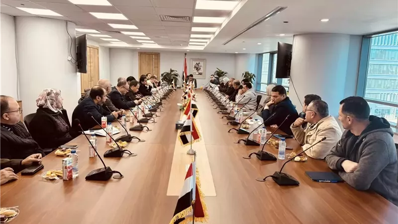 جهاز القاهرة الجديدة يناقش رفع كفاءة الخدمات للمستثمرين .. صور