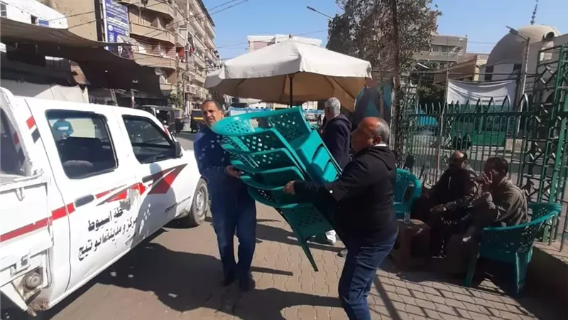 محافظ أسيوط: حملات مكثفة لإزالة إشغالات وتعديات الباعة الجائلين