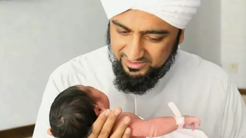 الحكم الشرعي للأذان في أذن المولود عقب ولادته