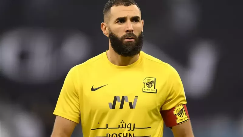 لاعب يوفنتوس يدعو بنزيما للانتقال إلى السيدة العجوز