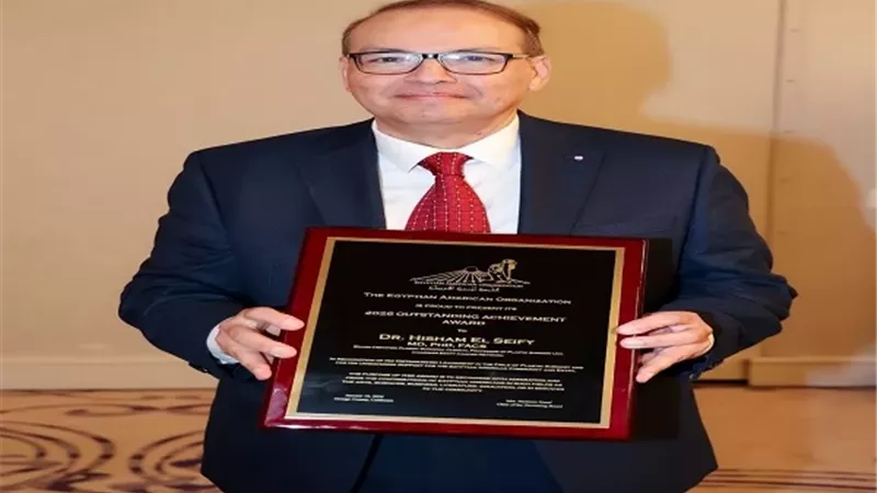 من عيادات هوليوود إلي غرف علاج السرطان.. طبيب مصري يعيد تعريف معني النجاح