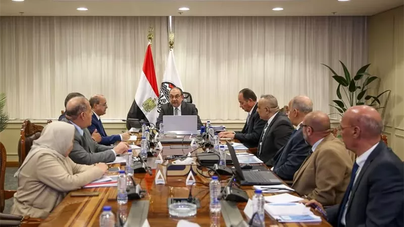 الأول من نوعه.. وزير قطاع الأعمال يتفقد مشروع إنتاج الكلور المبتكر