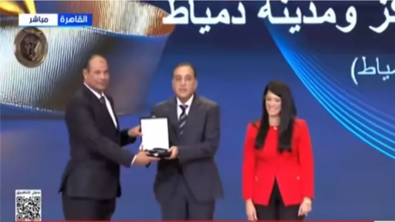 رئيس الوزراء يكرم الفائزين بجائزة مصر للتميز الحكومي