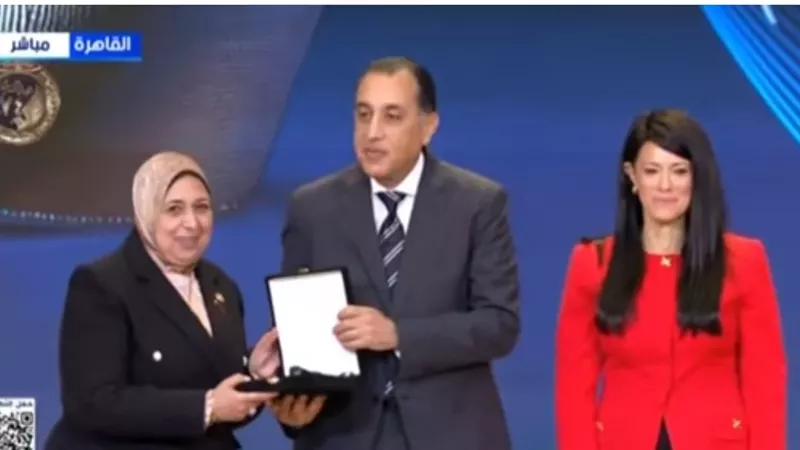 مدبولي: جائزة مصر للتميز الحكومي تعد حافزا لتطوير الجهاز الإداري للدولة