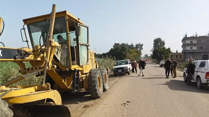 عبد المعطى يوجّه بتمهيد ورفع كفاءة عدد من الطرق بمراكز كفرالشيخ