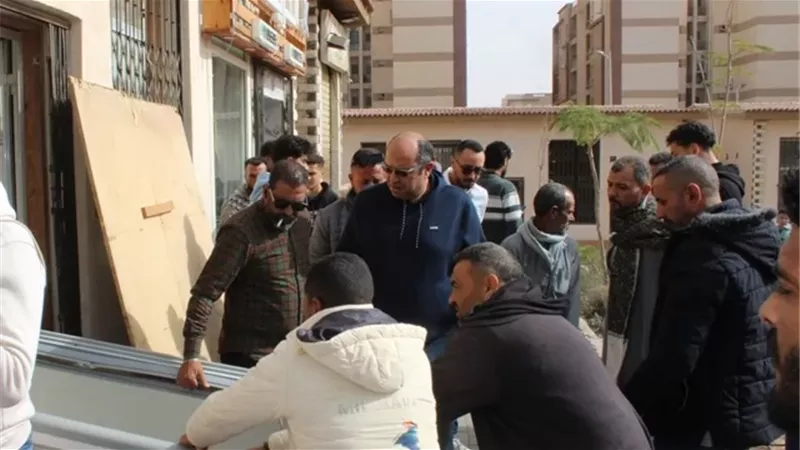 أمين:جهاز بدر يسترد محلين ويشن حملة إشغالات بحى زهرة العاصمة..صور