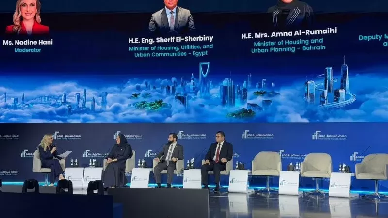 وزير الإسكان يستعرض رؤية مصر في 