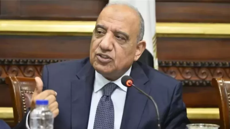 عصمت يتابع واللجنة الاستراتيجية للكهرباء مشروعات الطاقات المتجددة
