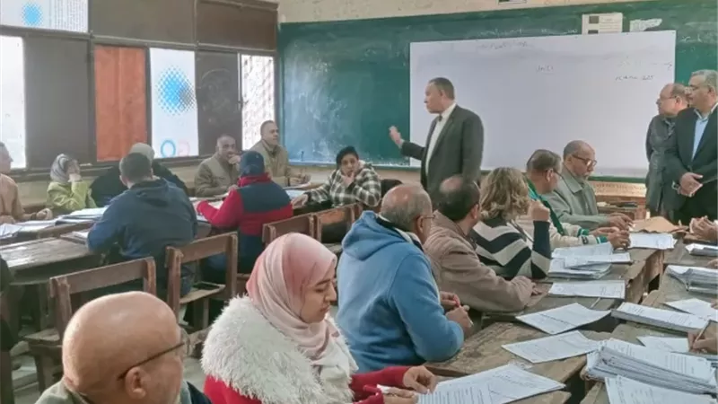 . وكيل وزارة التربية والتعليم بأسيوط يتفقد أعمال تقدير الدرجات