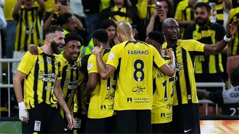 بنزيما يقود هجوم الاتحاد أمام الأخدود فى الدوري السعودي