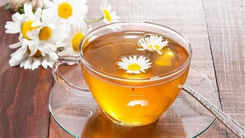 شاي البابونج بالعسل .. مشروب طبيعي لنوم هادئ وصحي