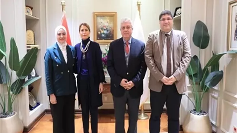 وزير التعليم العالي يبحث تعزيز التعاون مع مديرة مكتب اليونسكو