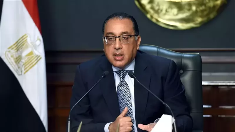 رئيس الوزراء يتفقد مستشفى هليوبوليس لافتتاح عدد من المنشآت الصحية