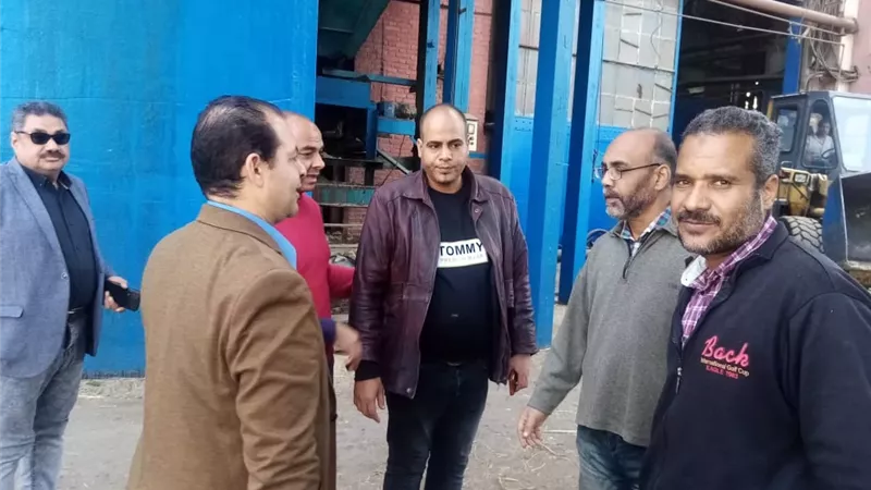 وكيل وزارة العمل بالأقصر يتفقد مصنع سكر أرمنت لتعزيز علاقات العمل