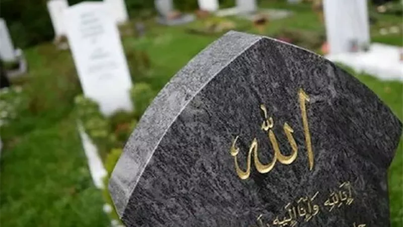 المفتي يوضح ما يقال عند المرور على مقابر المسلمين