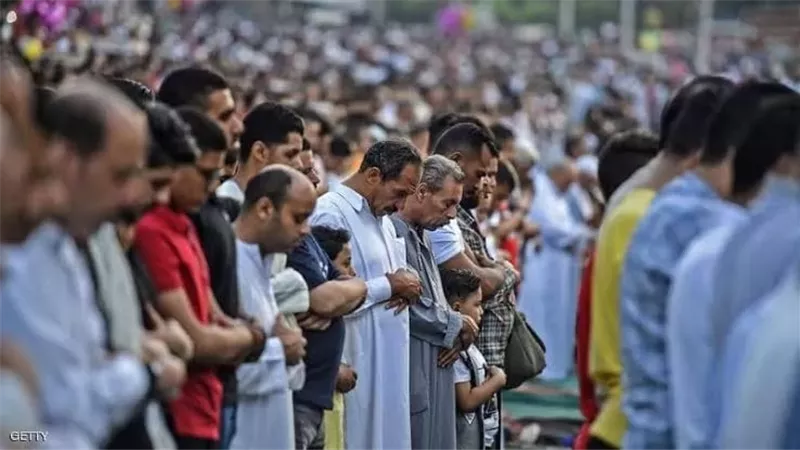 بيان حكم قراءة سورة بعد الفاتحة في الركعتين الثالثة والرابعة