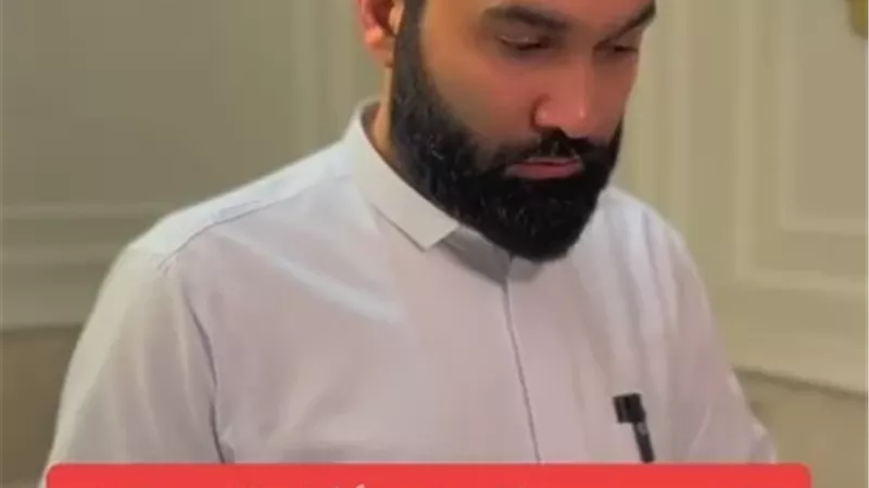 رد السلام بالإشارة أثناء الصلاة: حكمه وضوابطه الشرعية
