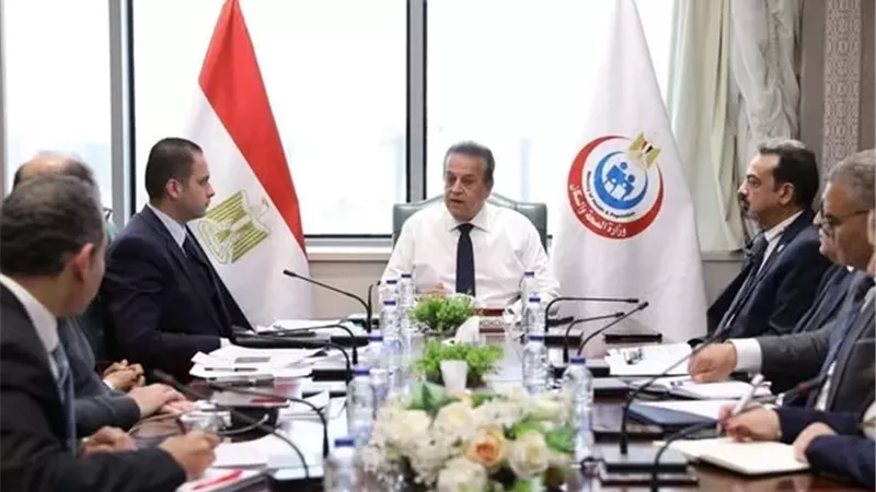 وزير الصحة يناقش حوكمة نفقة الدولة والتأمين الصحي لتسريع الخدمات