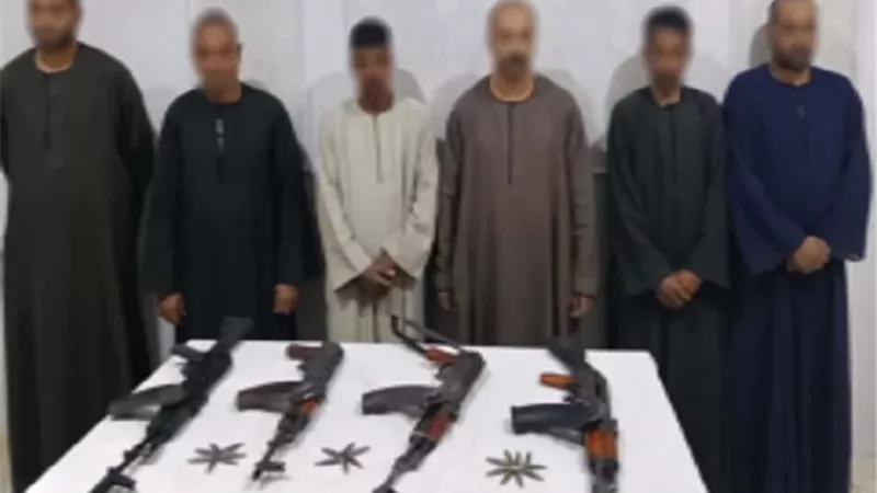 ملابسات فيديو ل 6 أشخاص يحملون أسلحة نارية بسوهاج