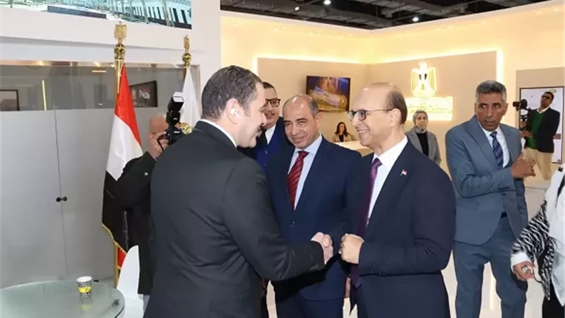 رئيس جامعة أسيوط يزور معرض القاهرة الدولي للكتاب في دورته الـ57