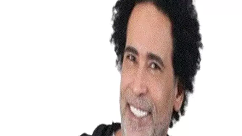 مصطفى شوقى: 