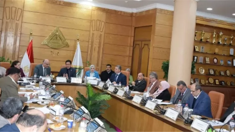 جامعة بنها تبحث تعزيزالتعاون مع محافظة القليوبيةوتدعم خطط التنمية
