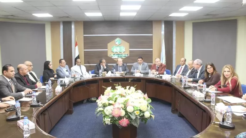 بحضور أعضاء النواب.. مستثمرو العاشر من رمضان يناقشون مشكلات الصناعة