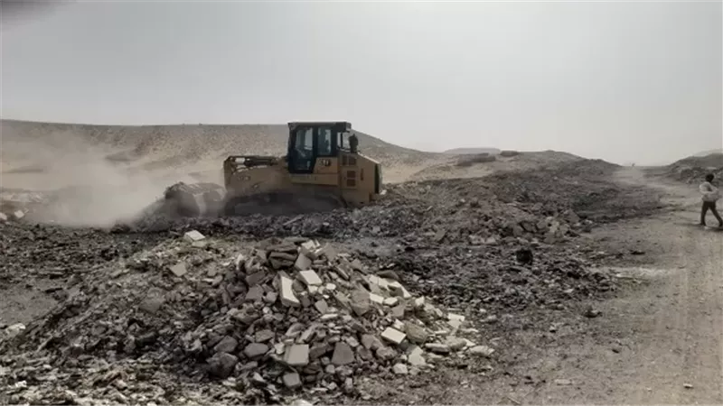 استجابة للأهالي.. إزالة تراكمات المدفن الصحي بالترامسه