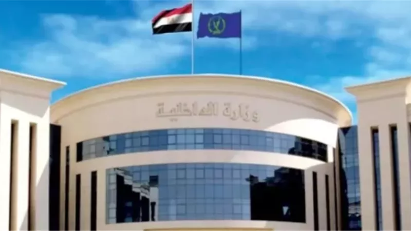 الداخلية توجه قوافل للمدارس والجامعات احتفالا بعيد الشرطة ال 74