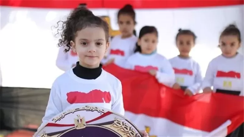 كيف نعرف أطفالنا بعيد الشرطة دون ترهيب؟