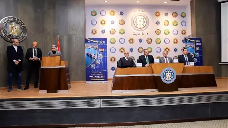 نائب وزير المالية: خفض تكاليف الإفراج الجمركي لتيسير حركة التجارة