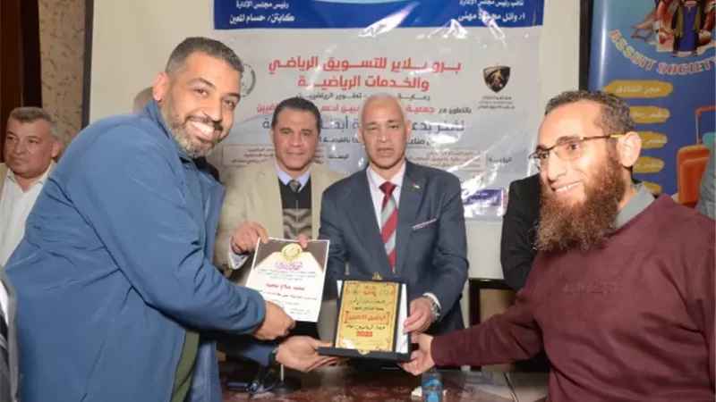 تكريم فريق التنس بشركة النيل للبترول بعد فوزه بالمركز الأول