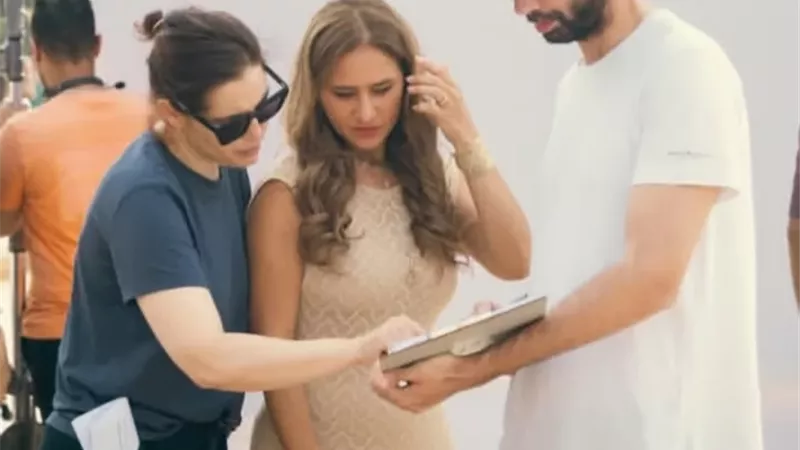 نيللي كريم فى كواليس فيلمها 