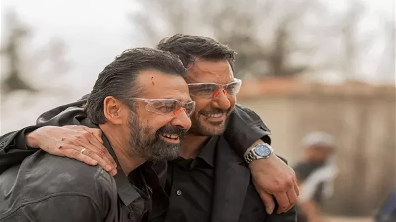 أحمد عز برفقة كريم عبد العزيز من كواليس 