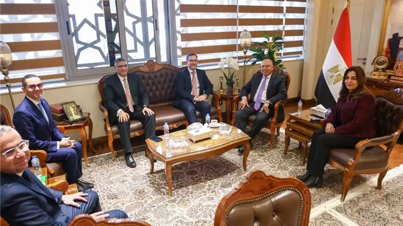 منال عوض تشهد توقيع مشروع تدوير المخلفات الصلبة في شبرامنت