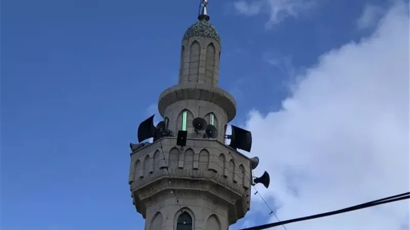 الإفتاء توضح ضوابط الأذان وقراءة القرآن جهرا في صلاة الجمعة