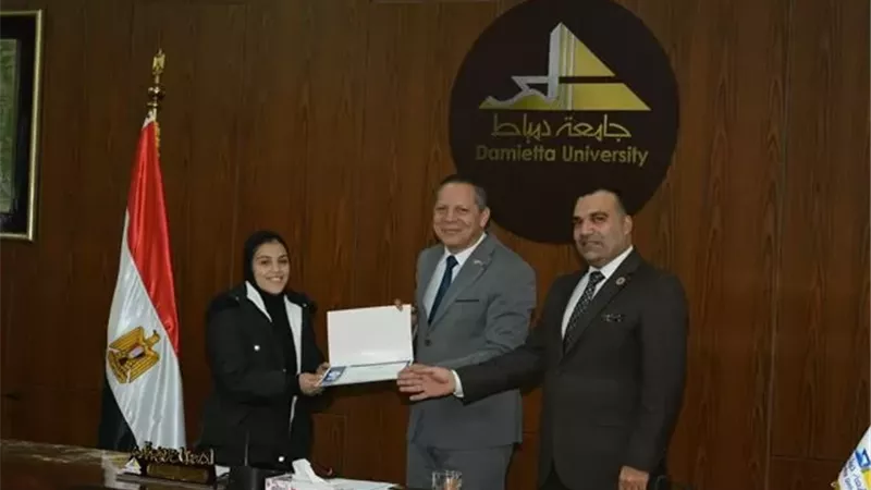 جامعة دمياط تكرم الطالبات المتميزات