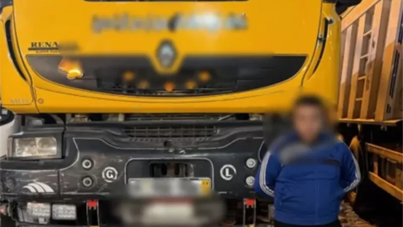 ضبط سائق نقل ألقى مخلفات البناء بأحد المحاور بالقاهرة