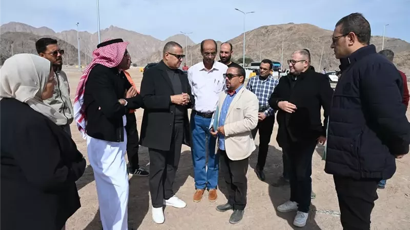 محافظ جنوب سيناء يتفقد ساحة انتظار النقل الثقيل في طابا..صور