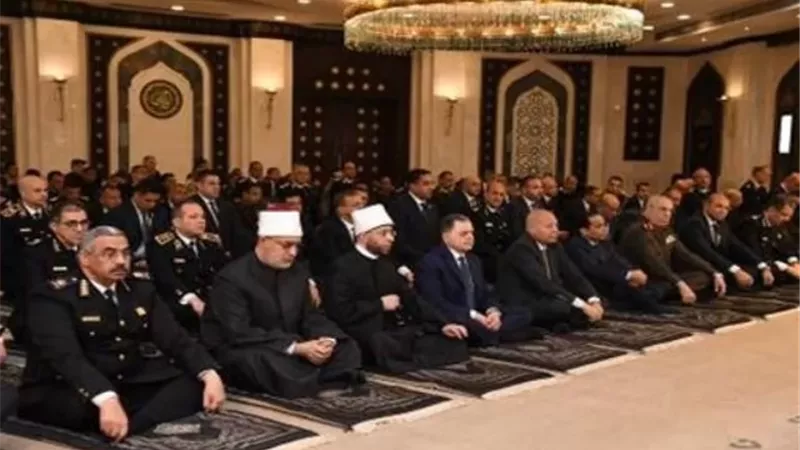 وزير الداخلية يؤدى صلاة الجمعة بمسجد الشرطة بالقاهرة الجديدة