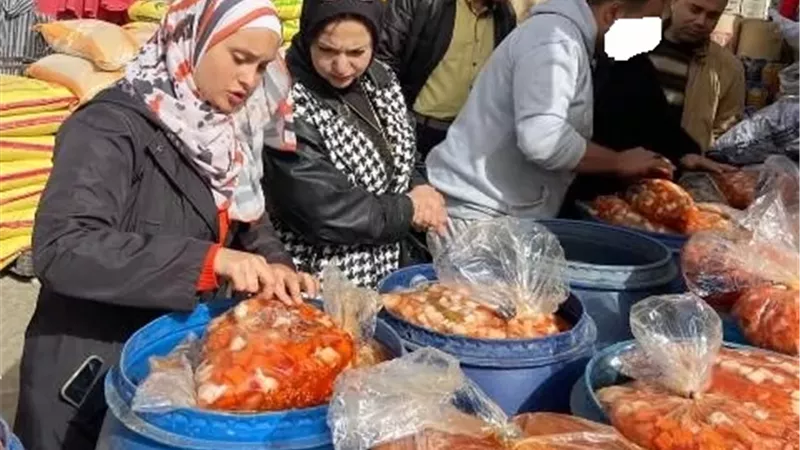 جهاز مدينة بدر وهيئة سلامة الغذاء يضبطان سلع أغذية فاسدة بالمحلات صور