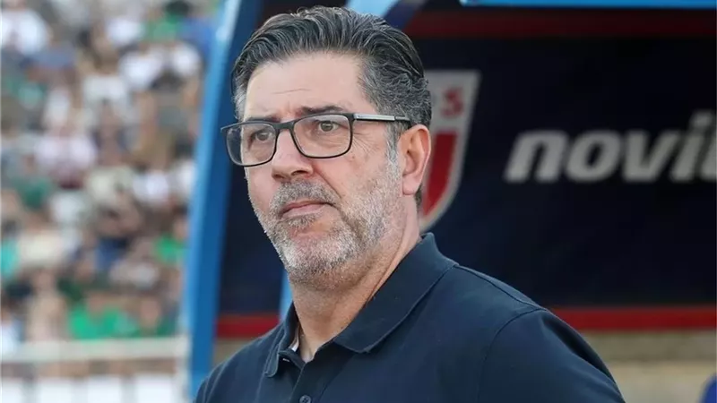 فيتوريا يقترب من تدريب الوحدة الإماراتى