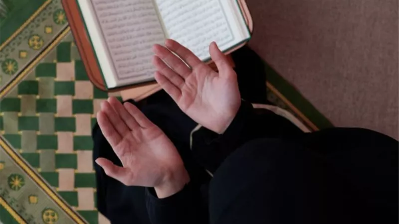 مشروعية الرقية وآداب طلبها من أهل العلم والصلاح
