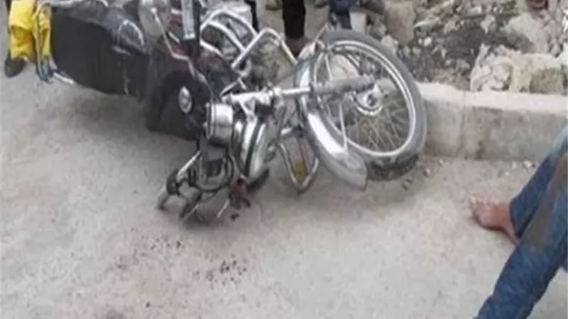 مصرع شاب وإصابة آخر في تصادم موتوسيكل بالرصيف فى الدقهلية